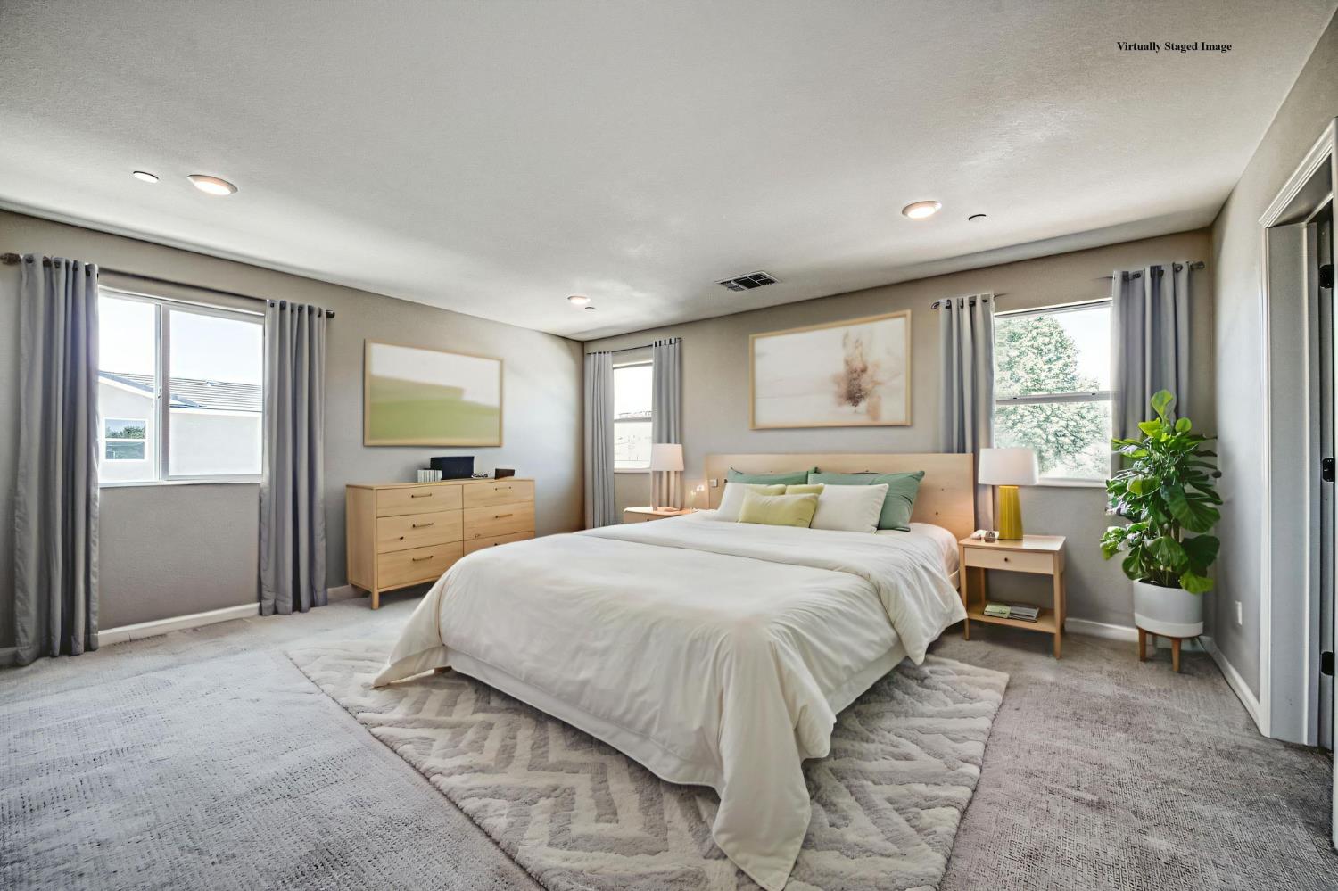 987 North Filbert Avenue Fresno, CA 93727 - Photo 20 of 38 virtual staged -primary bedroom