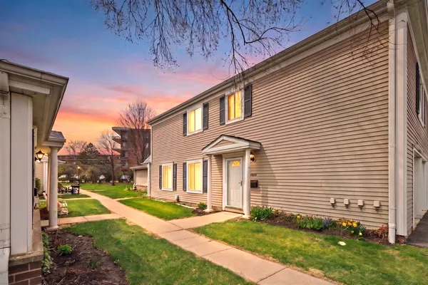 $210,000 | 1220 Cove Drive, Unit 224D, Prospect Heights, IL 60070