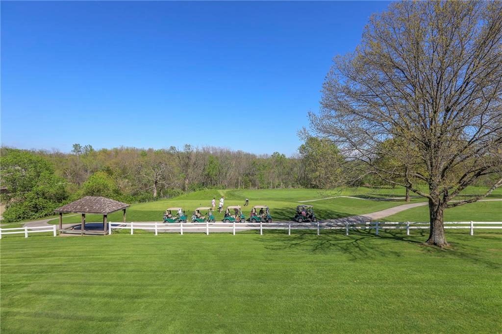 8409 Westridge Road Raytown, MO 64138 - Photo 3 of 23