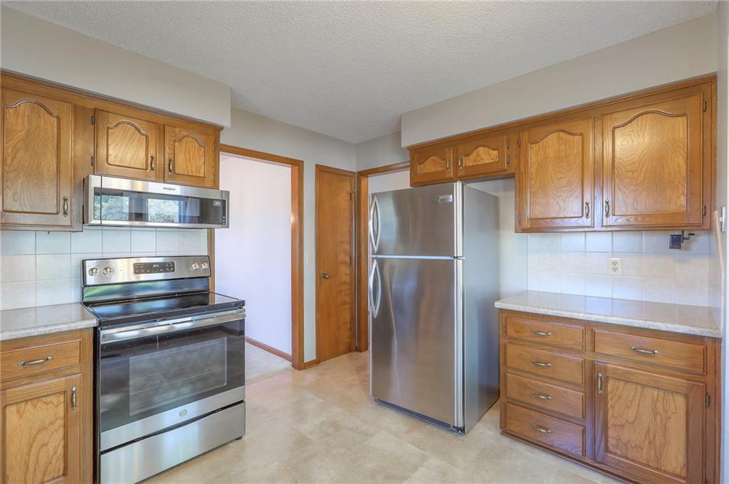 8409 Westridge Road Raytown, MO 64138 - Photo 9 of 23