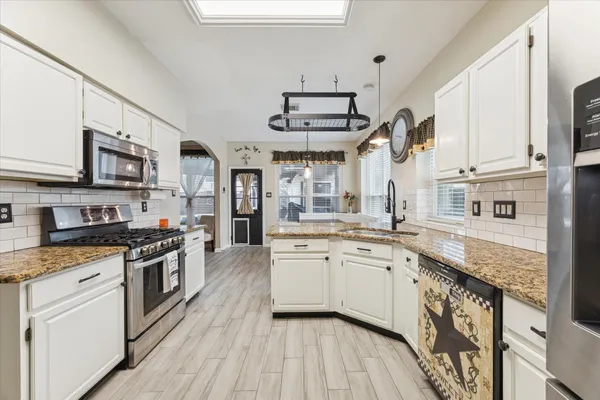 $3,250 | 1802 Valero Street, Friendswood, TX 77546
