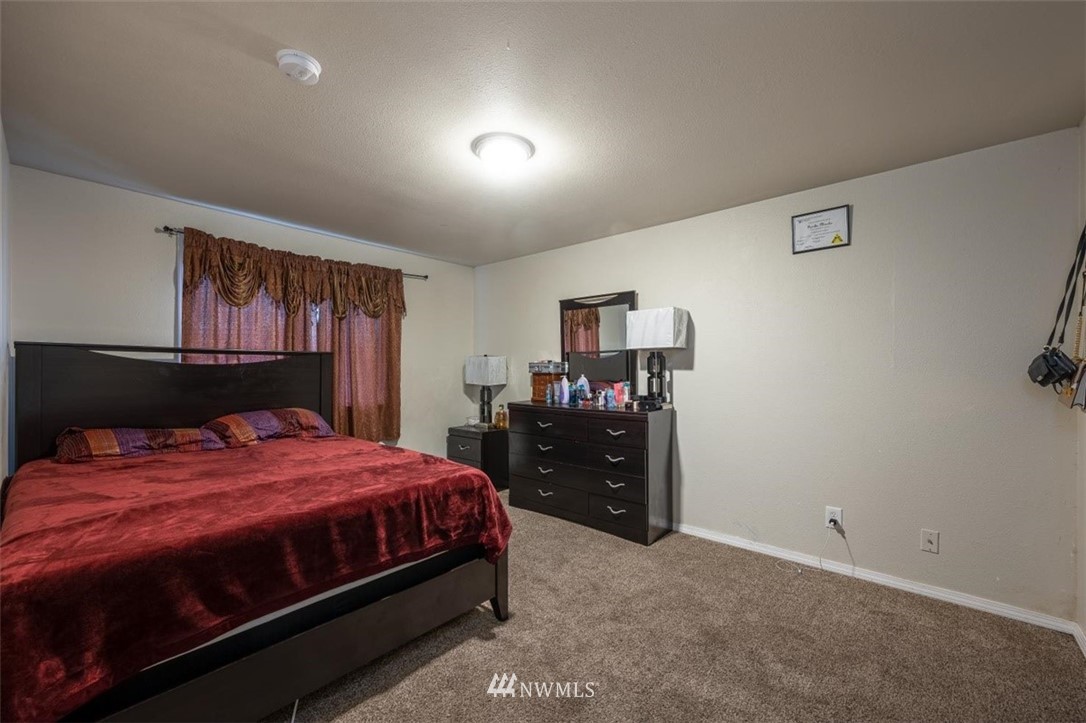 710 Everson Road Everson, WA 98247 - Photo 14 of 20 a bedroom with a bed and dresser