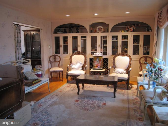 13103 Marigold Lane Silver Spring, MD 20906 - Photo 2 of 7 Living Room