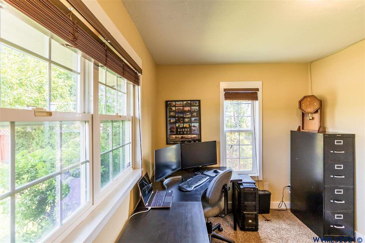 2000 Brooklake Road Northeast Keizer, OR 97303 - Photo 11 of 36 Gallery Image 11