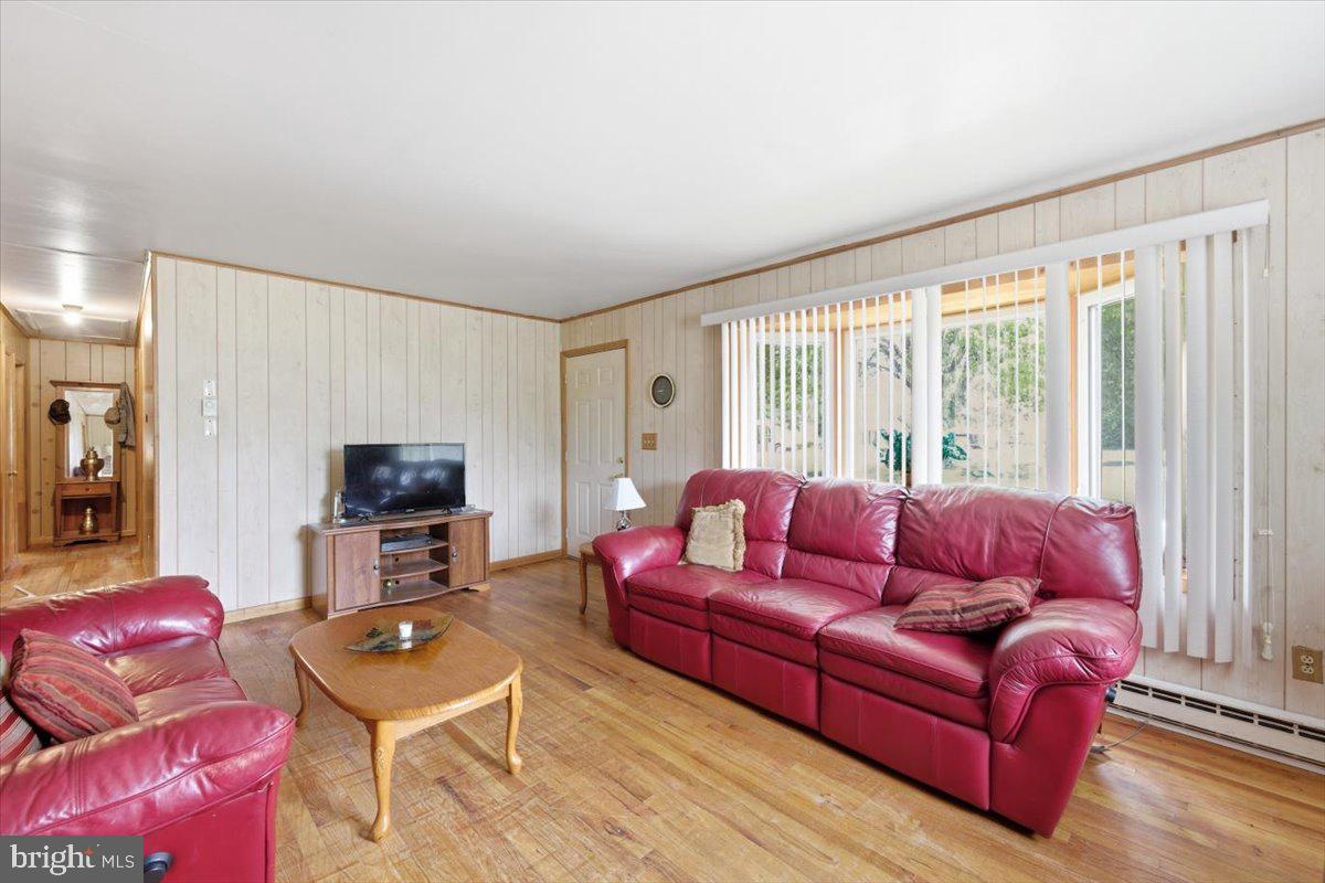 6010 Dobson Road Hurlock, MD 21643 - Photo 4 of 21 03-Living Room