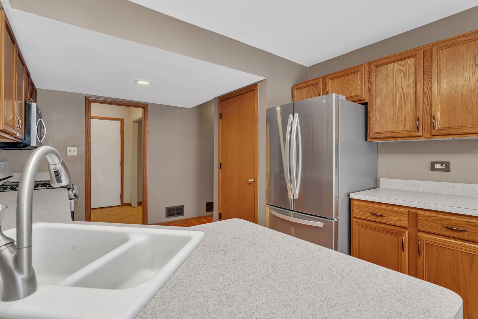 936 Treeline Court Lockport, IL 60441 - Photo 4 of 29 a kitchen with stainless steel appliances granite countertop a refrigerator and a sink