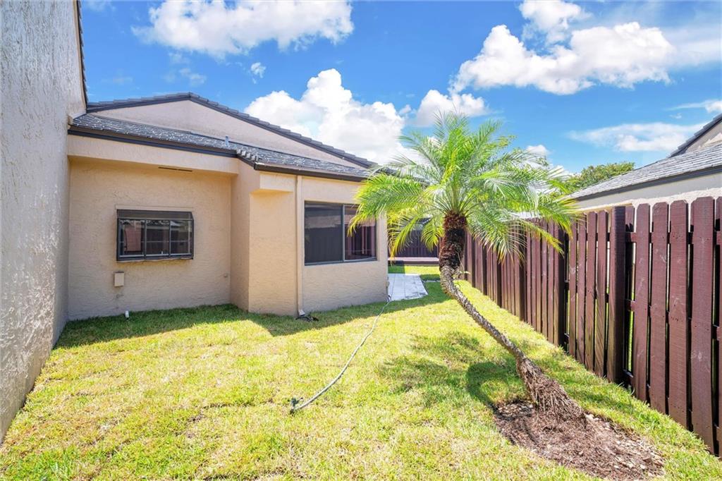 9364 Chelsea Drive North Plantation, FL 33324 - Photo 25 of 26 New Sod!