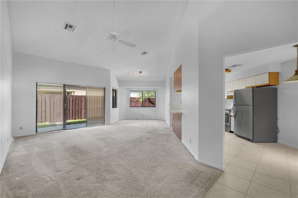 9364 Chelsea Drive North Plantation, FL 33324 - Photo 3 of 26 Entry