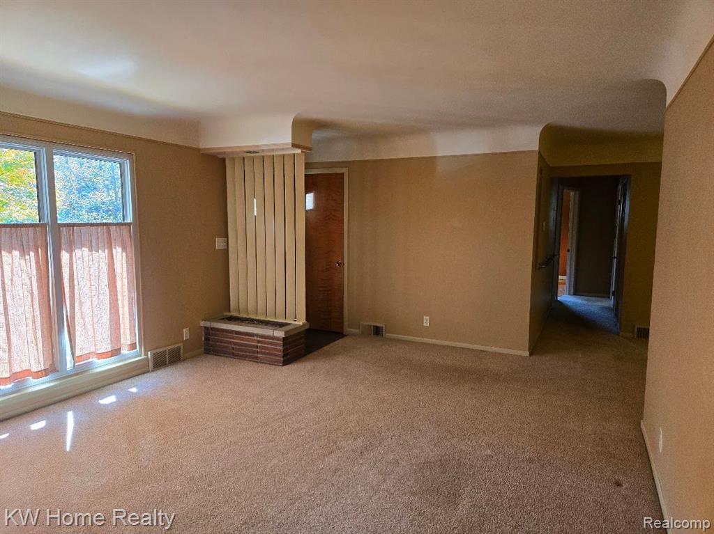 28401 Hawberry Road Farmington Hills, MI 48331 - Photo 3 of 34
