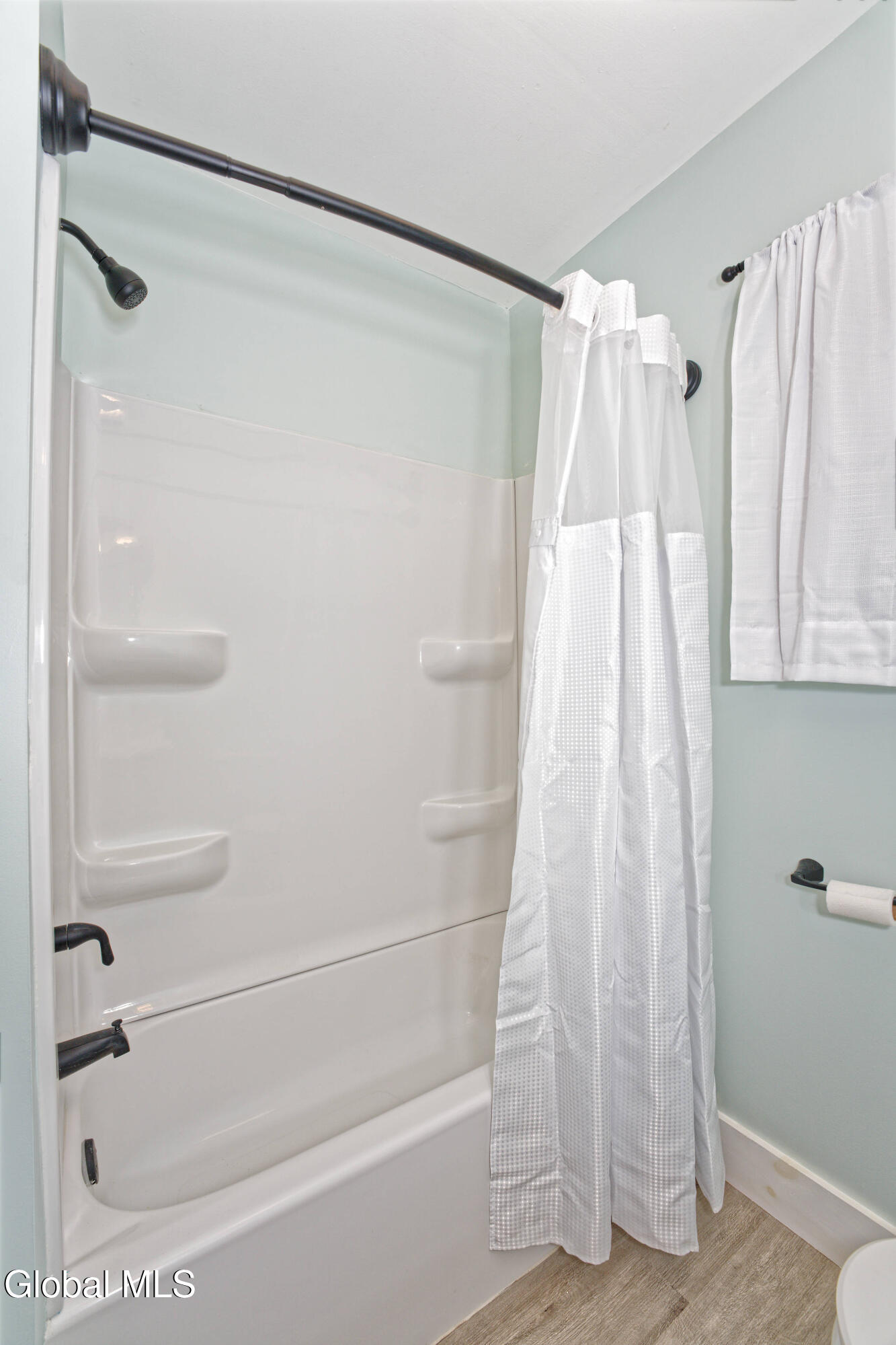 11 Victoria Avenue Brunswick, NY 12180 - Photo 22 of 43 5 Bathroom 2