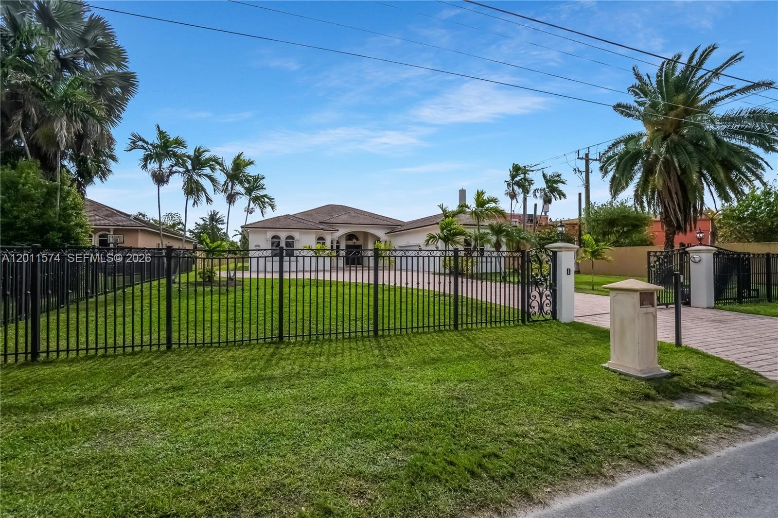 4025 Southwest 128th Avenue Miami, FL 33175 - Photo 88 of 93 a view of a garden with a house