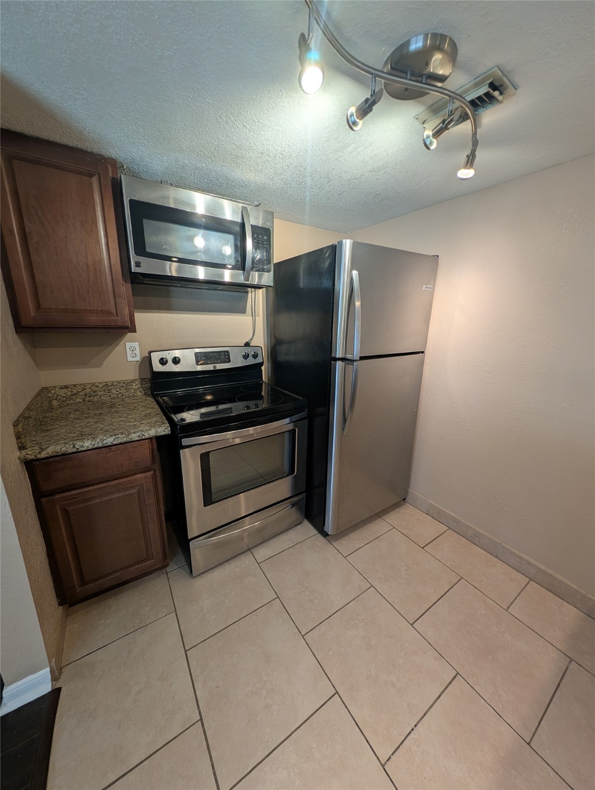 2503 McCue Road, Unit 37 Houston, TX 77056 - Photo 3 of 18 a kitchen with a refrigerator and a stove top oven