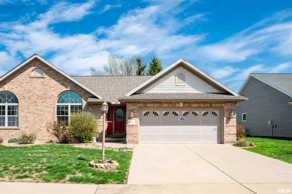 $289,900 | 3725 West Eagle Point Drive, Peoria, IL 61615