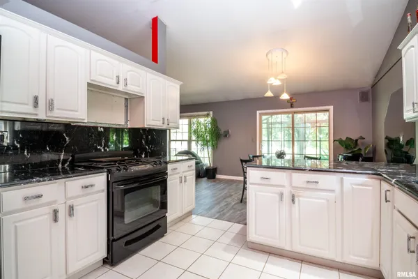 $289,900 | 3725 West Eagle Point Drive, Peoria, IL 61615