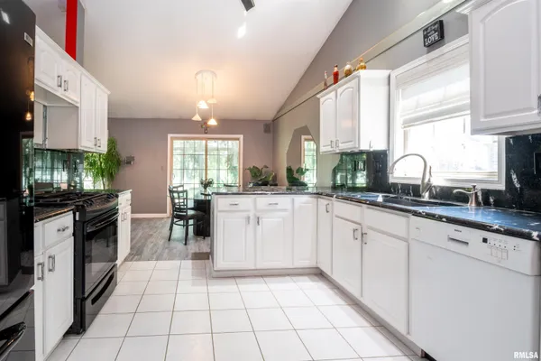 $289,900 | 3725 West Eagle Point Drive, Peoria, IL 61615