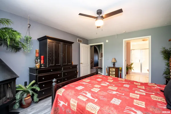 $289,900 | 3725 West Eagle Point Drive, Peoria, IL 61615