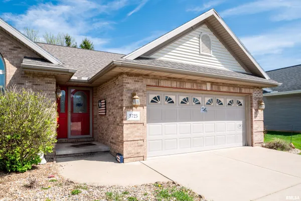 $289,900 | 3725 West Eagle Point Drive, Peoria, IL 61615