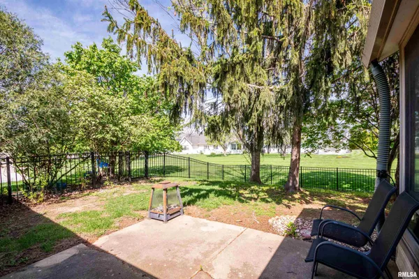 $289,900 | 3725 West Eagle Point Drive, Peoria, IL 61615