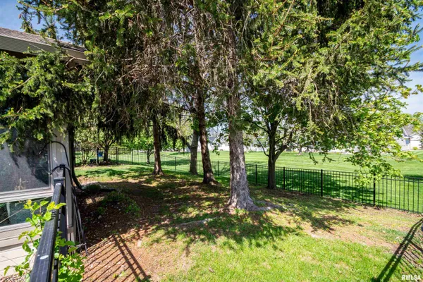 $289,900 | 3725 West Eagle Point Drive, Peoria, IL 61615