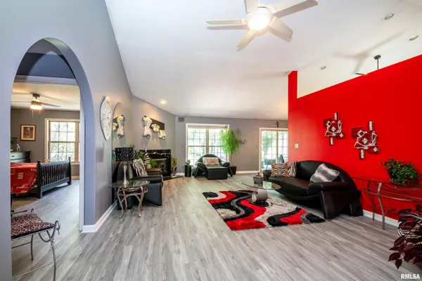 $289,900 | 3725 West Eagle Point Drive, Peoria, IL 61615