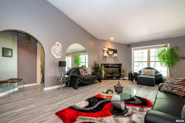 $289,900 | 3725 West Eagle Point Drive, Peoria, IL 61615