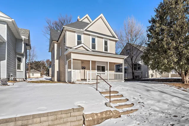 $264,500 | 1083 Beech Street, St. Paul, MN 55106