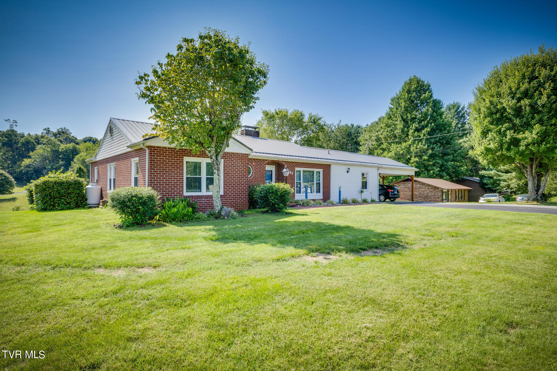 1289 Fall Creek Road Kingsport, TN 37664 - Photo 1 of 35 002