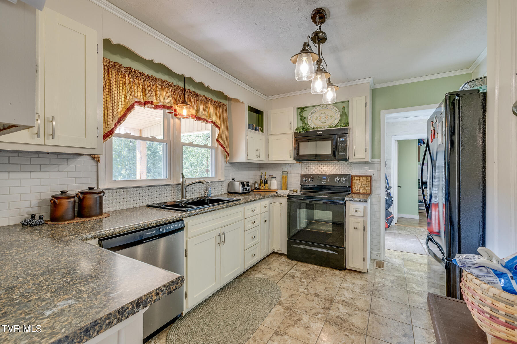 1289 Fall Creek Road Kingsport, TN 37664 - Photo 12 of 35 012