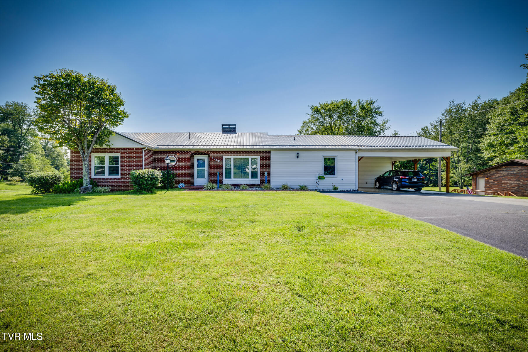 1289 Fall Creek Road Kingsport, TN 37664 - Photo 2 of 35 001
