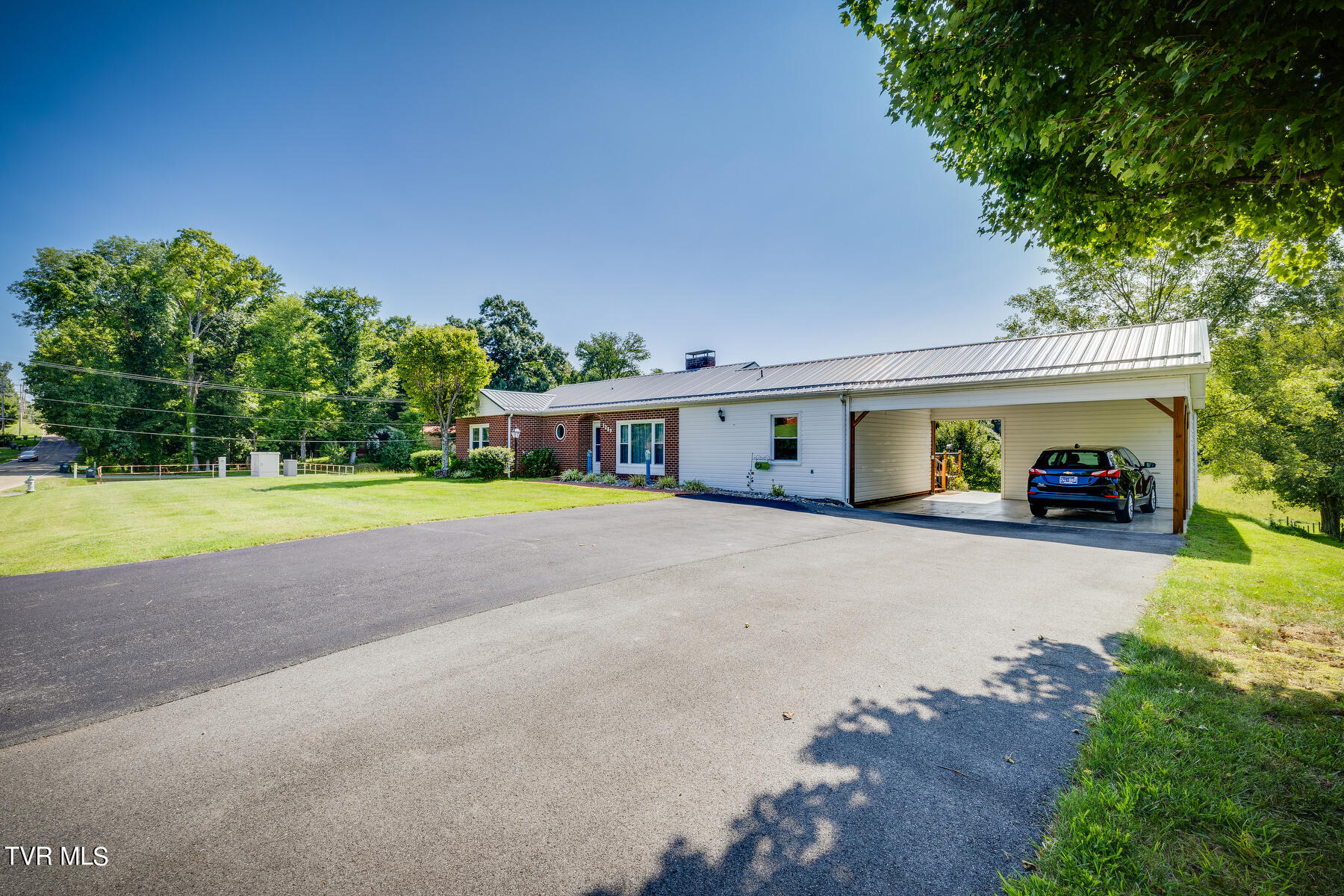 1289 Fall Creek Road Kingsport, TN 37664 - Photo 3 of 35 003