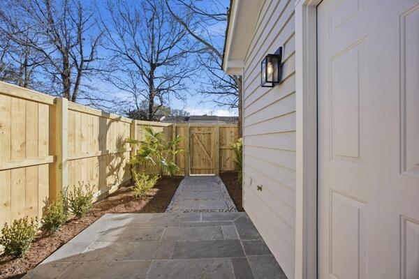 1672 Hunter's Run Drive Mount Pleasant, SC 29464 - Photo 19 of 22 hr18