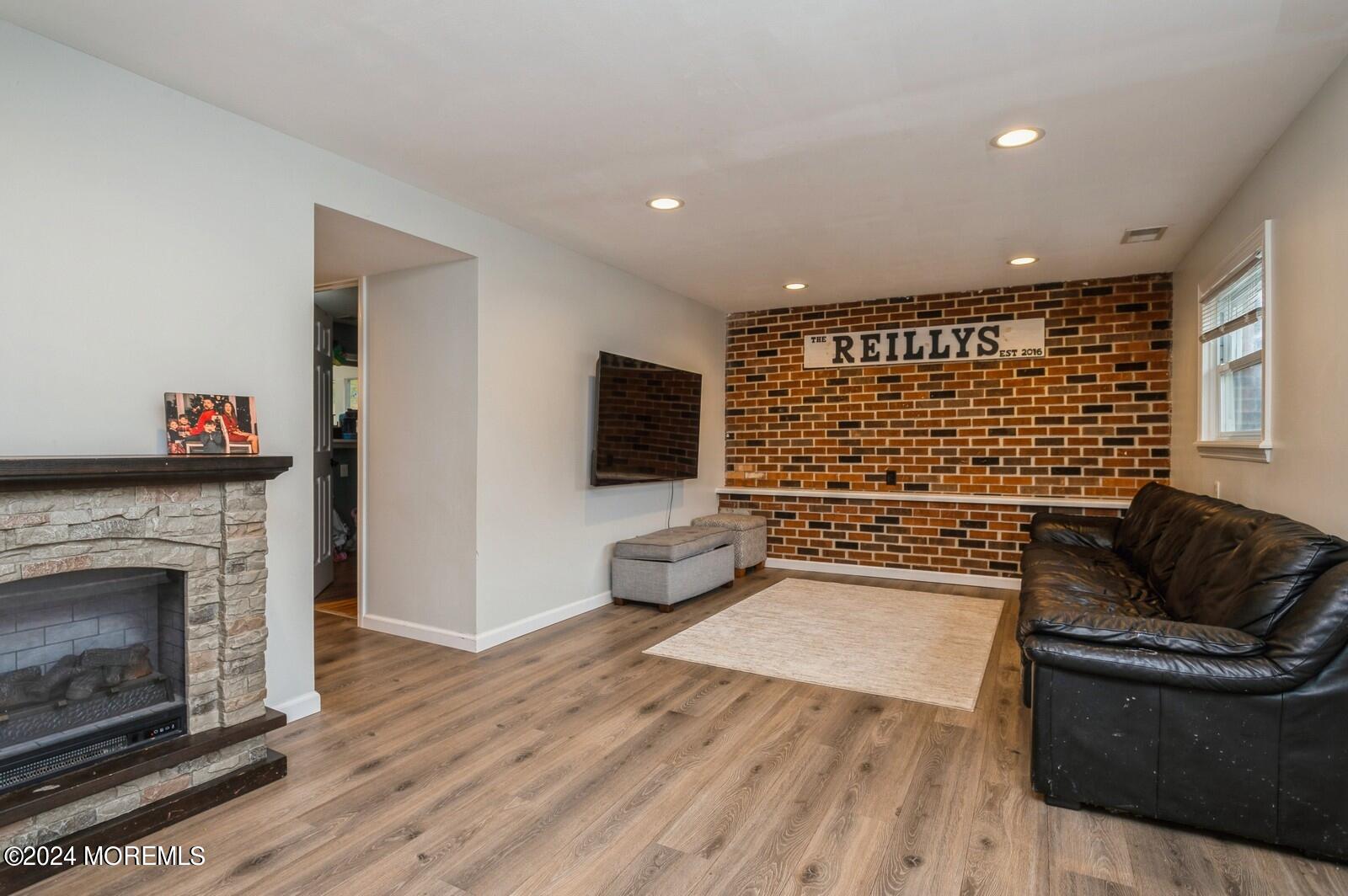 42 Oak Terrace Howell, NJ 07731 - Photo 11 of 24 1000006133