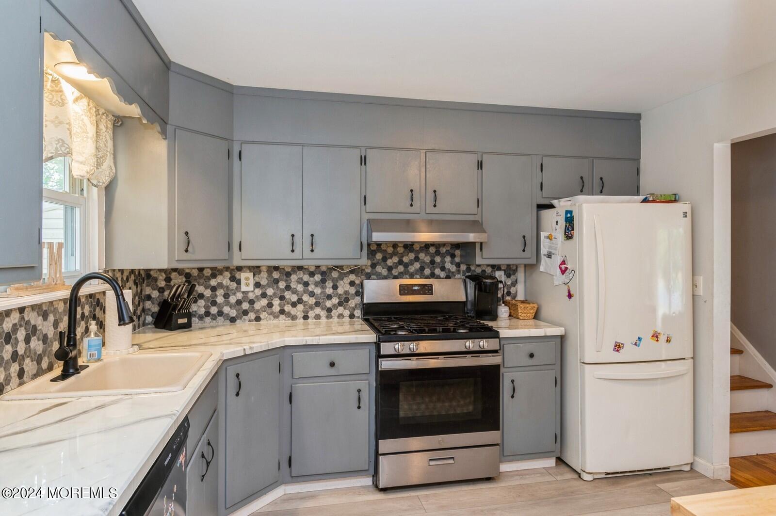 42 Oak Terrace Howell, NJ 07731 - Photo 8 of 24 1000006112