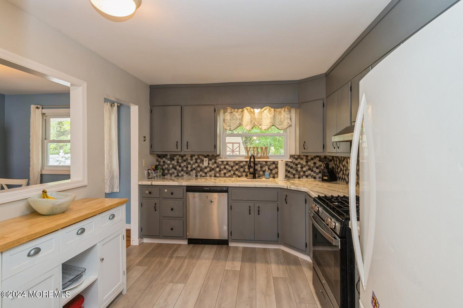 42 Oak Terrace Howell, NJ 07731 - Photo 9 of 24 1000006131