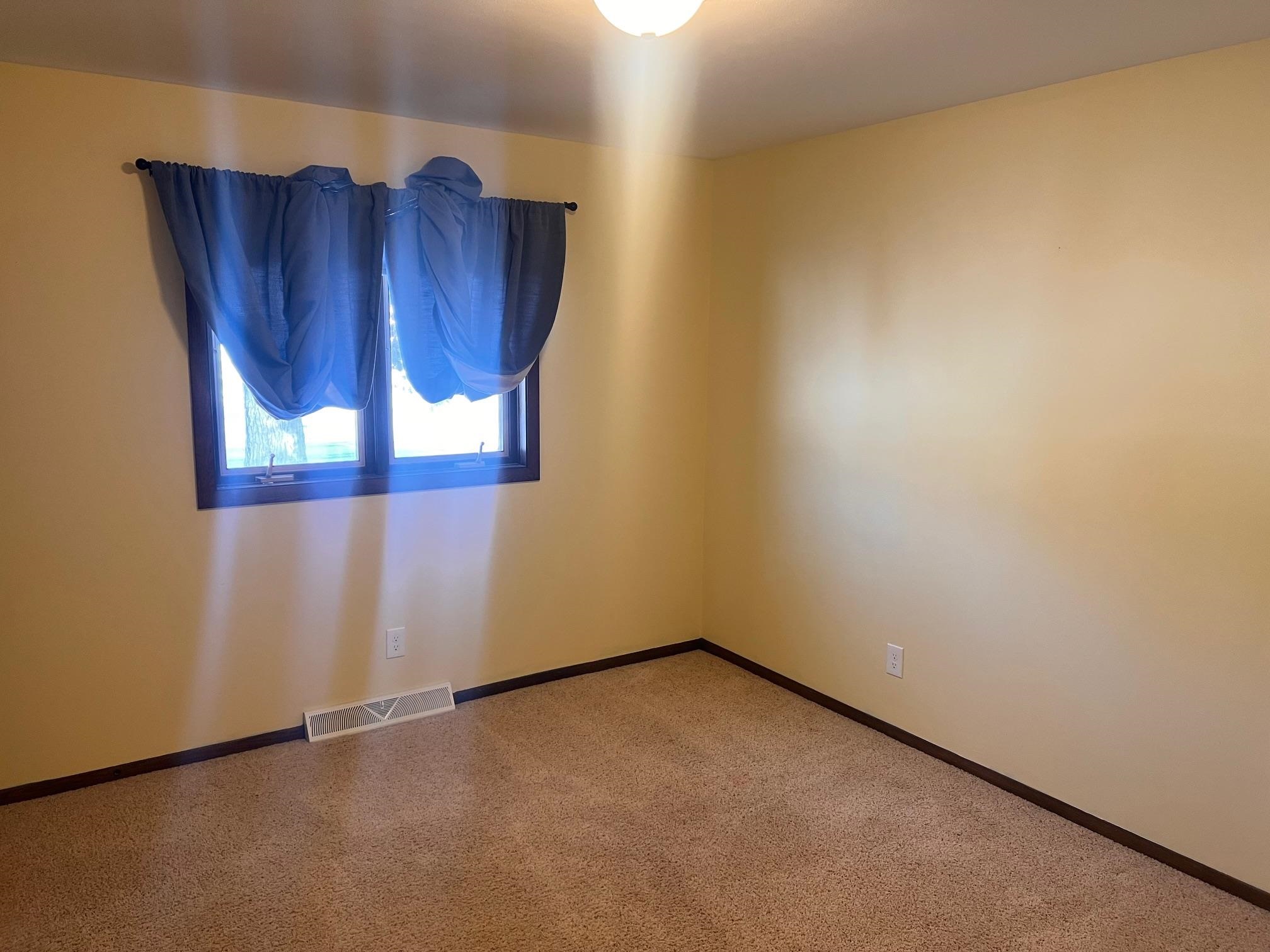 517 North Street Waupaca, WI 54981 - Photo 14 of 20