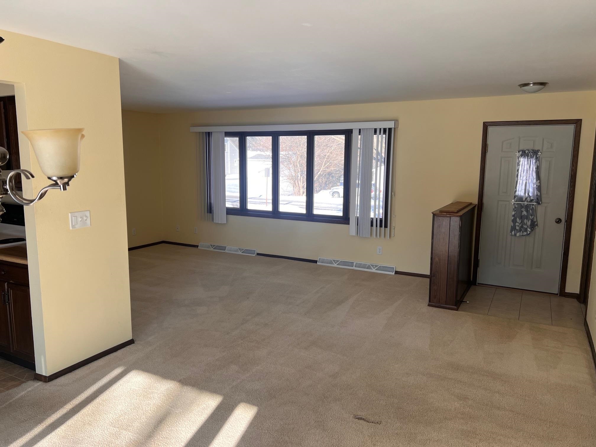 517 North Street Waupaca, WI 54981 - Photo 3 of 20