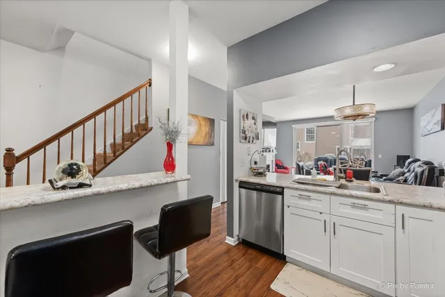 $250,000 | 1431 Essex Street, Algonquin, IL 60102