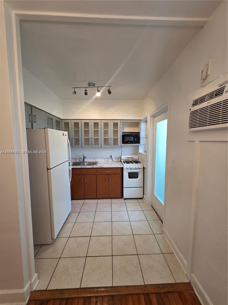 8024 Harding Avenue, Unit 1 Miami Beach, FL 33141 - Photo 21 of 51