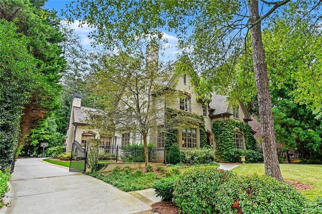 3901 North Stratford Road Northeast Atlanta, GA 30342 - Photo 3 of 36 Gallery Image 3