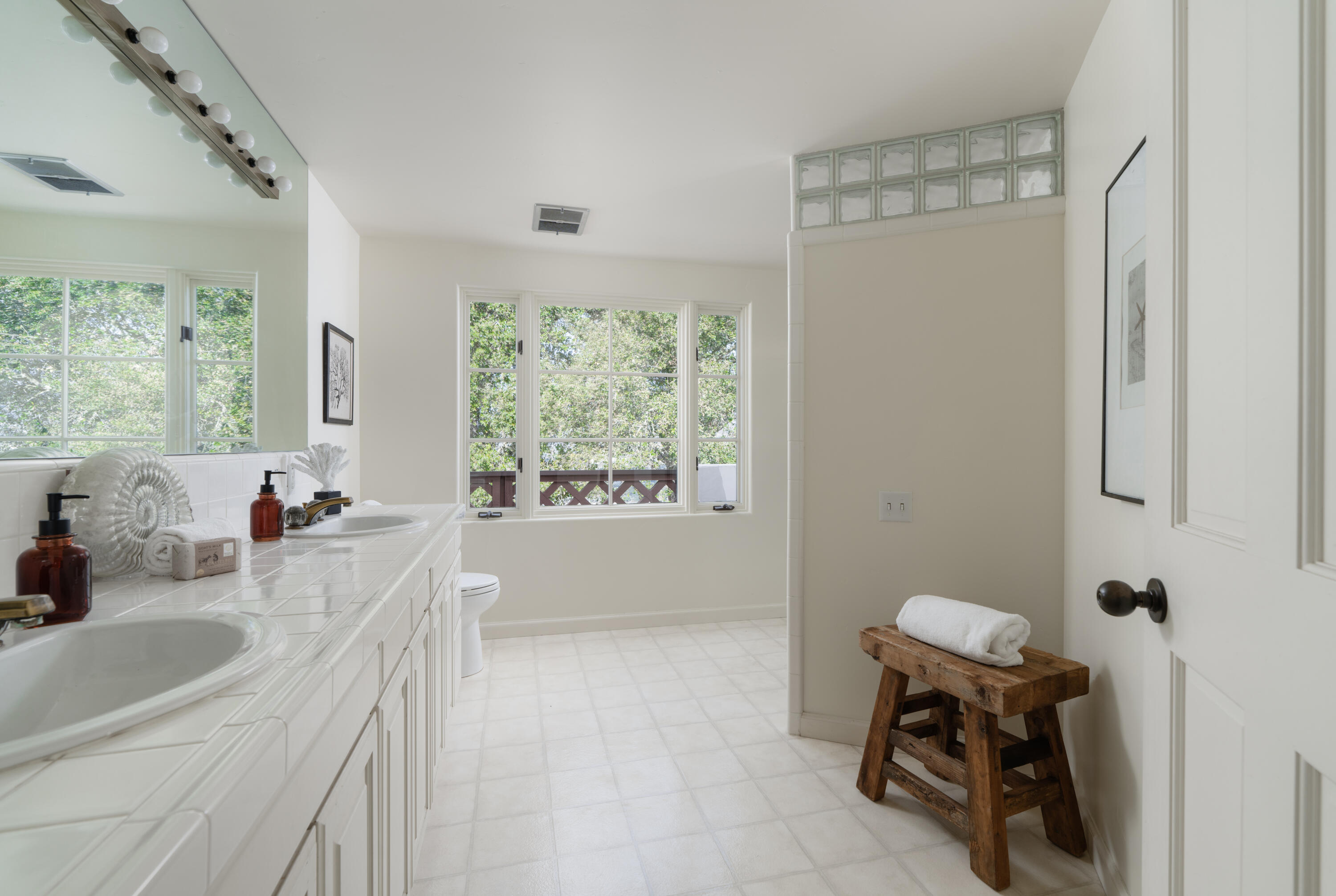 848 Miramonte Drive Santa Barbara, CA 93109 - Photo 29 of 35 Upstairs Hall Bath