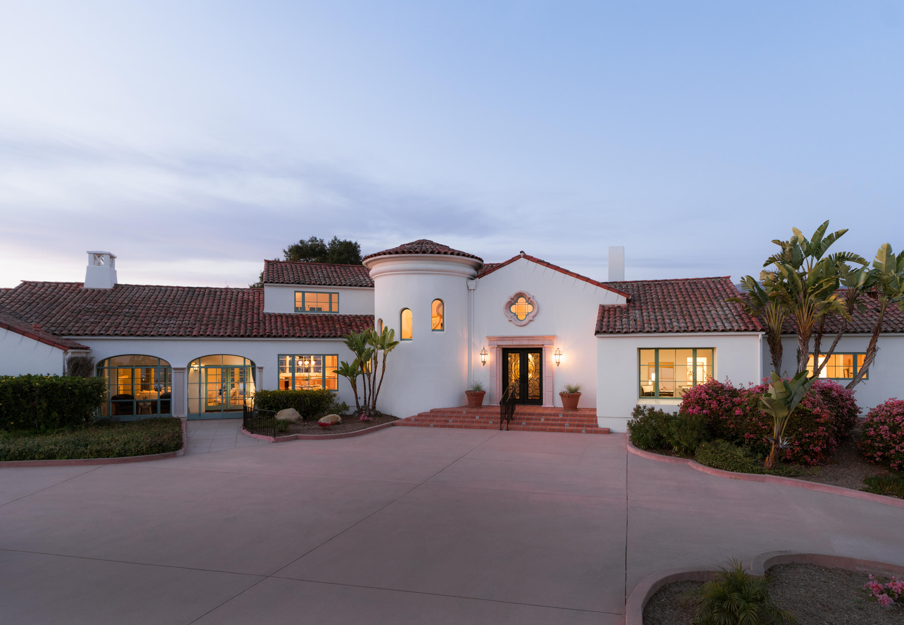 848 Miramonte Drive Santa Barbara, CA 93109 - Photo 33 of 35 Front Exterior (Twilight)