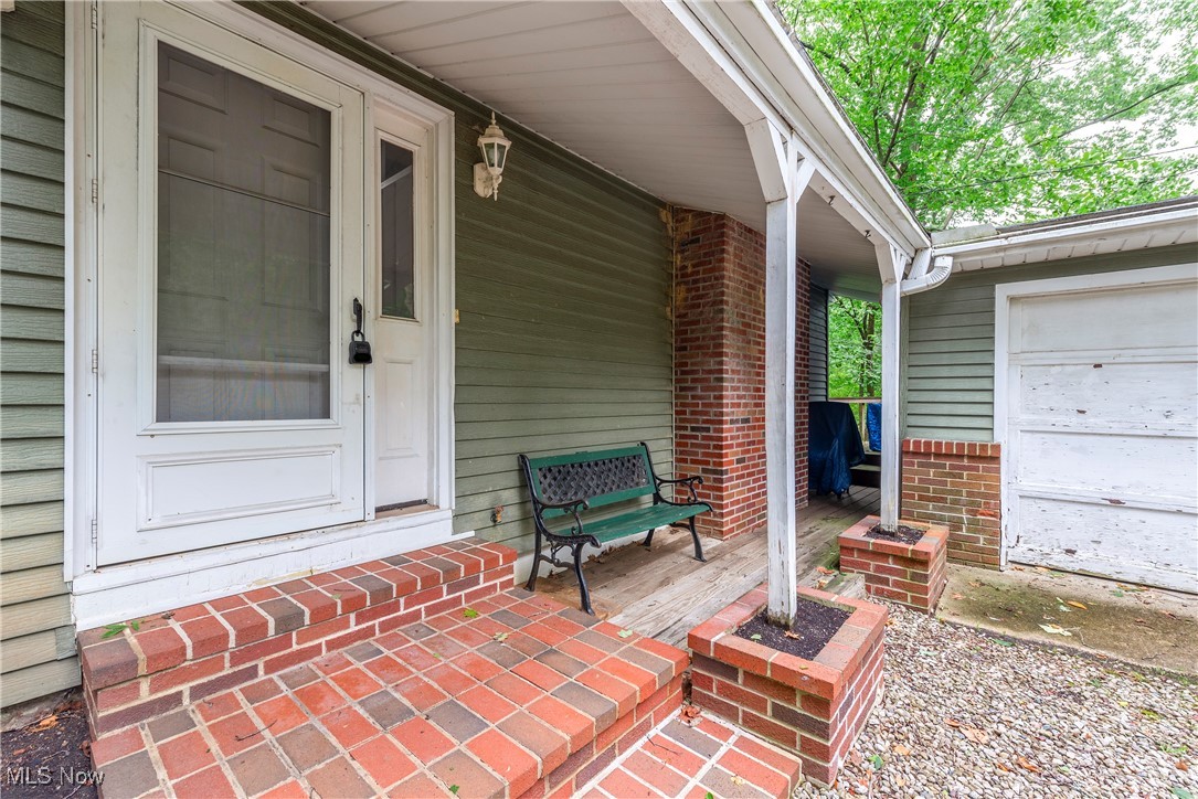 10221 Barr Road Brecksville, OH 44141 - Photo 4 of 31