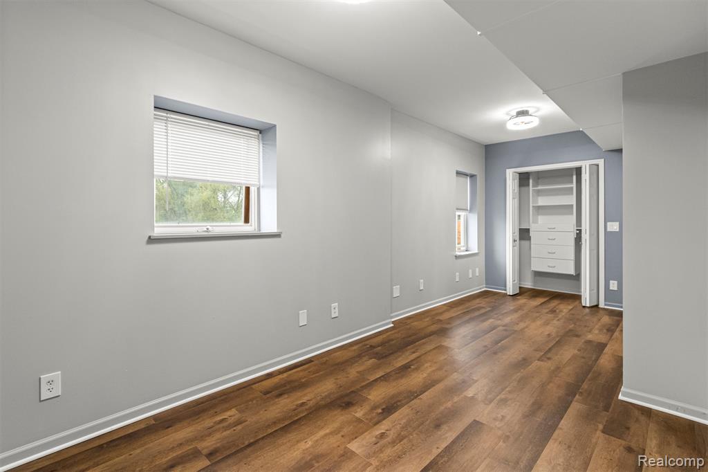 5920 Chase Road Dearborn, MI 48126 - Photo 15 of 37
