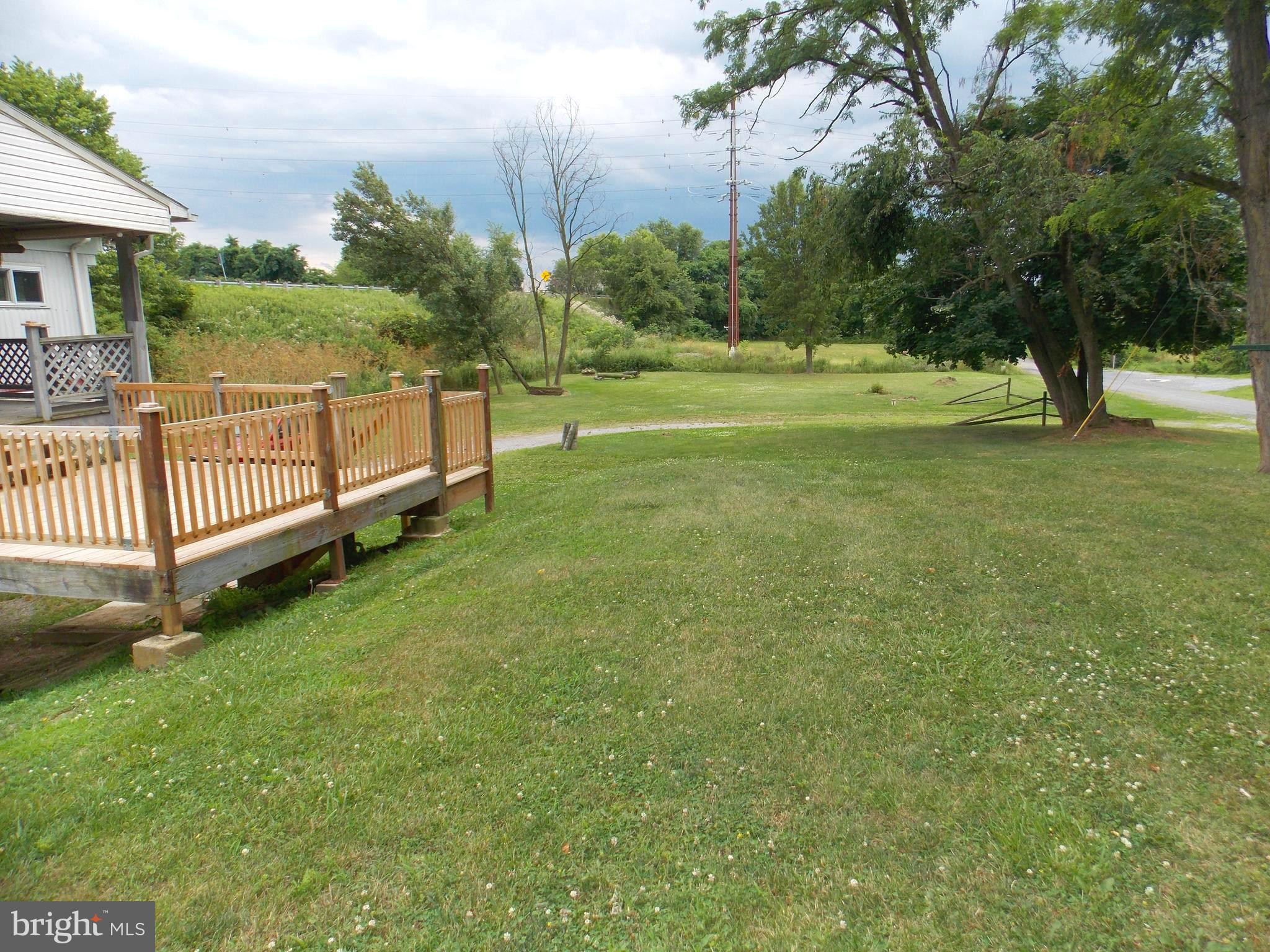 1046 Old Elizabethtown Road Elizabethtown, PA 17022 - Photo 2 of 28 Right side of property