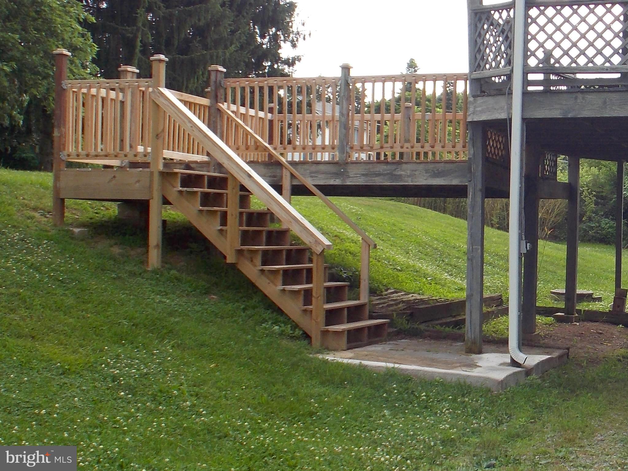 1046 Old Elizabethtown Road Elizabethtown, PA 17022 - Photo 12 of 28 Deck