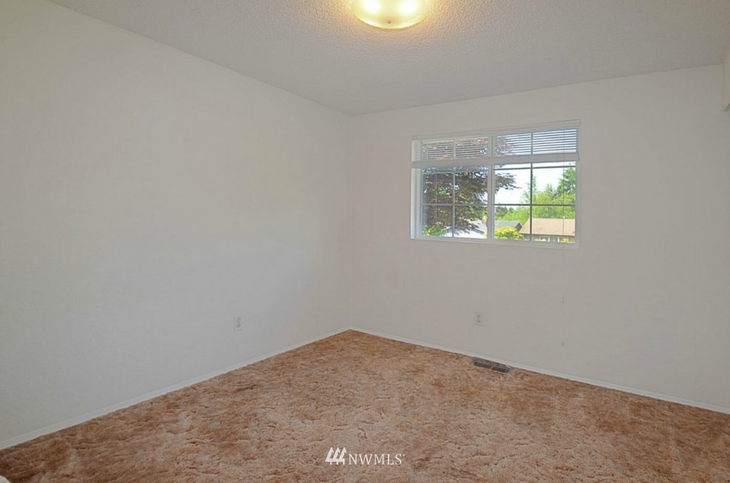 10011 Northeast 204th Street Bothell, WA 98011 - Photo 14 of 24