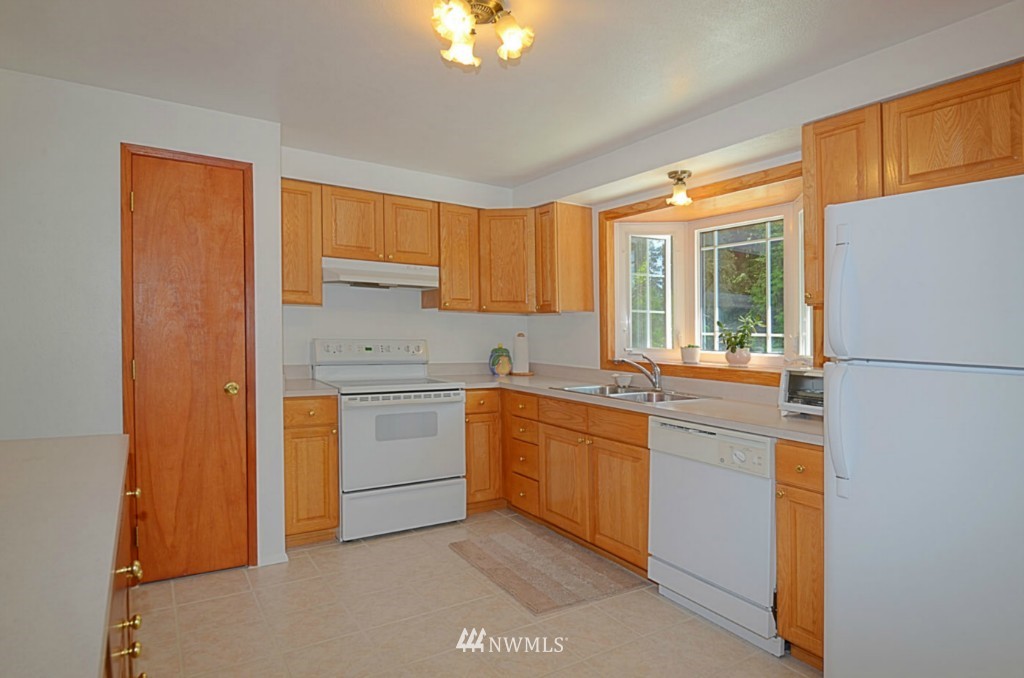 10011 Northeast 204th Street Bothell, WA 98011 - Photo 9 of 24