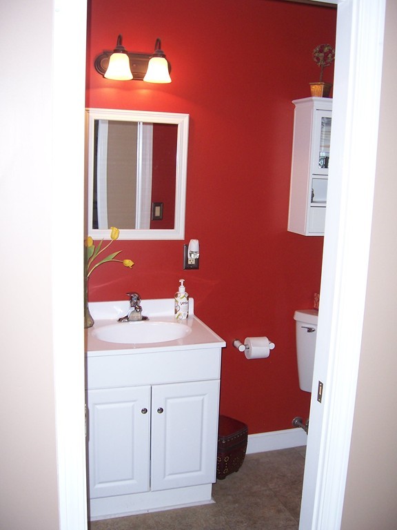111 Douglas Road Webster, MA 01570 - Photo 12 of 25