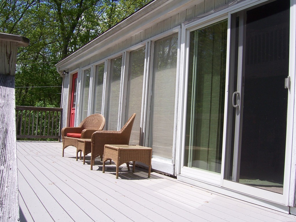 111 Douglas Road Webster, MA 01570 - Photo 5 of 25