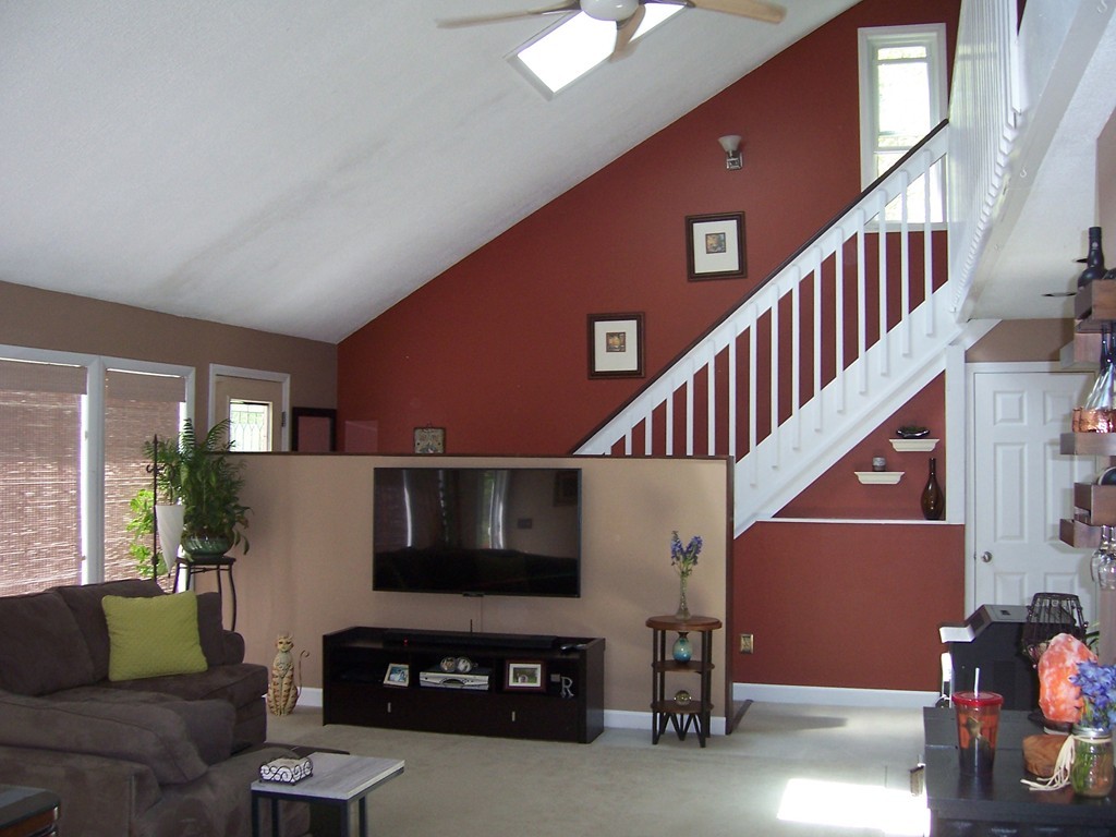 111 Douglas Road Webster, MA 01570 - Photo 7 of 25